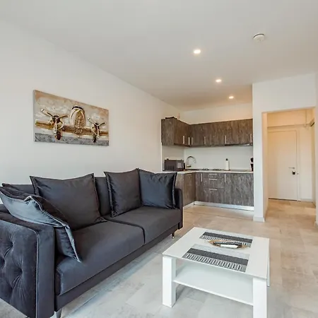 Cozy Penthousestudio Cityview W12 Бухарест