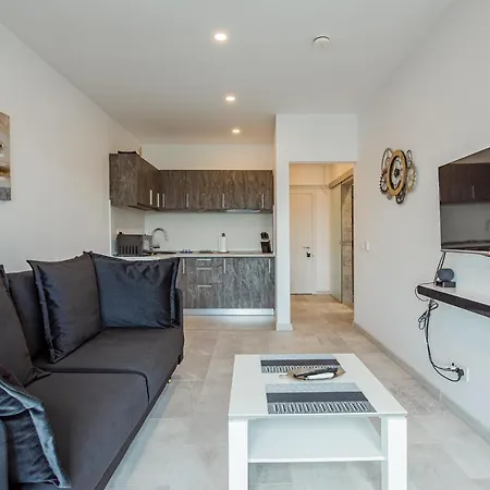Cozy Penthousestudio Cityview W12 * Bukareszt