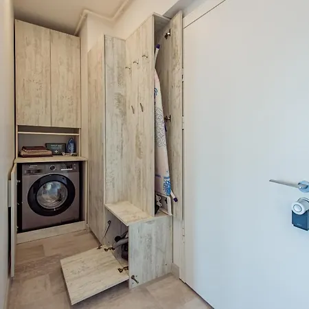 Cozy Penthousestudio Cityview W12 * Bukareszt